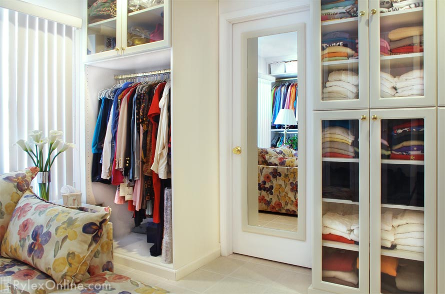 Walk-in Bedroom Closet Cabinets with Full Glass Doors