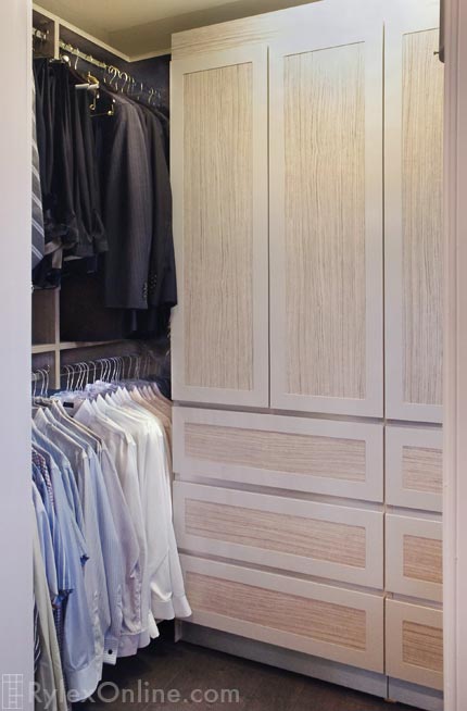 Textured Woodgrain Closet Aromire