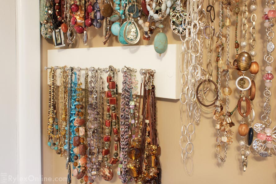 Tangle Free Necklace Closet Storage