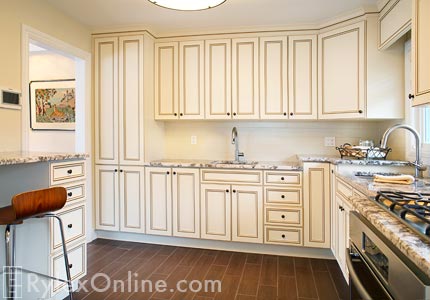 Storage Efficient Kitchen with Breakfast Counter and Drawers