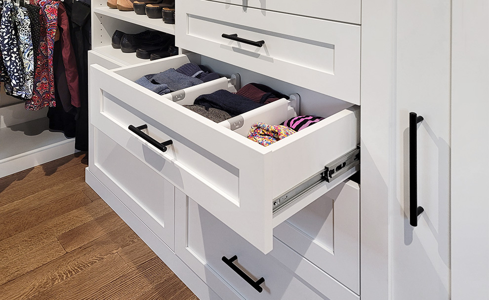 Closet Drawer with Adjustable Drawer Dividers