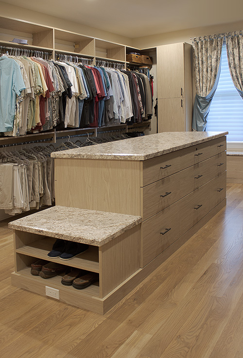 Closet Island Storage with Shoe Shelf Bench