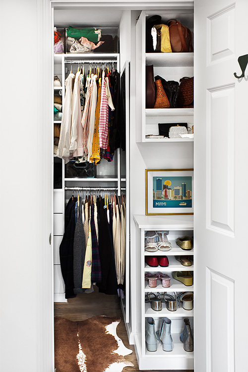 Small Closet with Flat Shoe Storage Cabinet