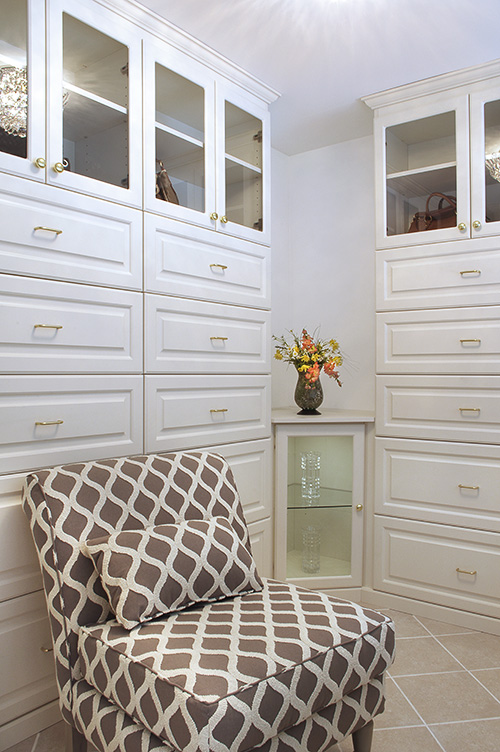 Handbag Cabinet with Multiple Wardrobe Drawers