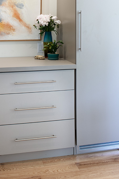 Custom Cabinet with Soft Closing Cabinet Drawers