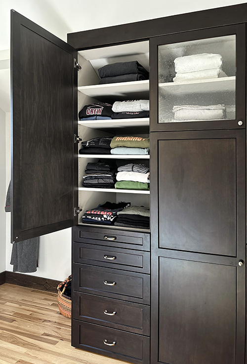 Built-In Wardobe with Adjustable Shelves and Drawers