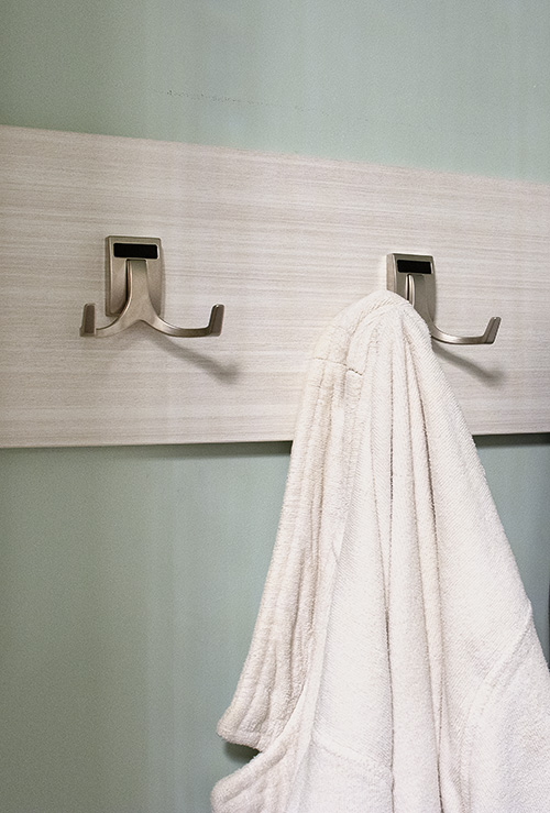 Custom Closet Robe Rack