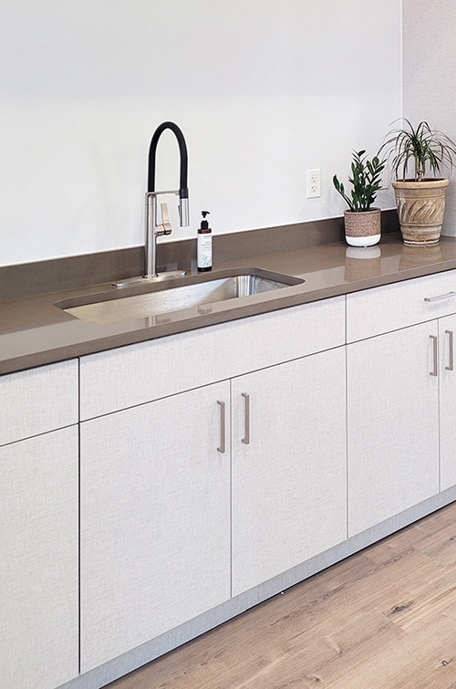 Scratch Resistant Commercial Kitchenette Cabinets