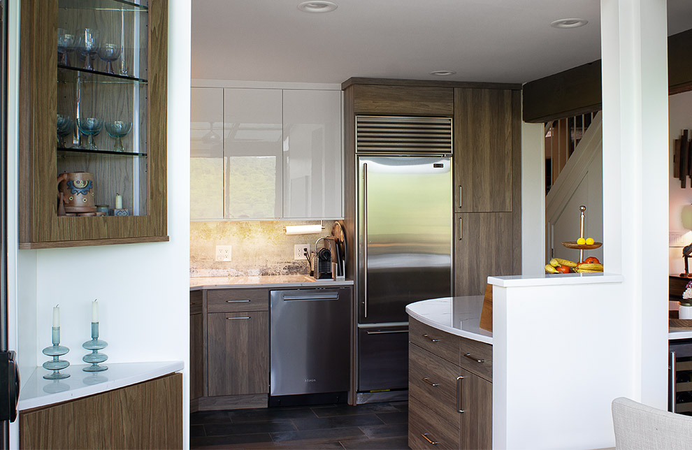 Glossy Kitchen with Corner Hutch Cabinet