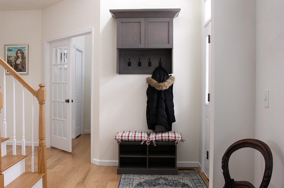 Transitional Entryway Design with Shoe Bench & Coat Rack with Hooks