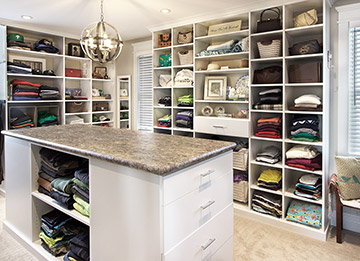 Efficient Walkin Master Closet